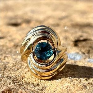Vintage 14 karat yellow gold swirl ring with sky blue topaz